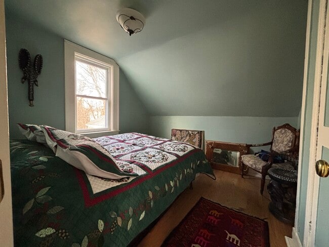 Building Photo - 3 Bedroom 2 Bath House