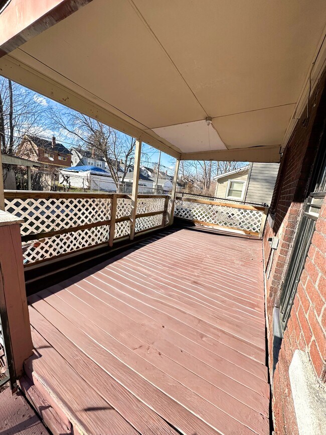 Building Photo - 14011 Roselawn St