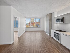 Building Photo - 167 N Desplaines St