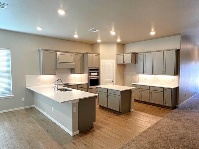 Foto del edificio - 9807 Viola Ave