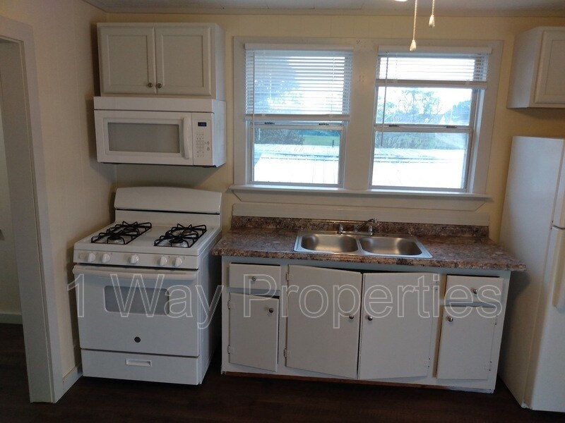 Primary Photo - 1119 Hickory St