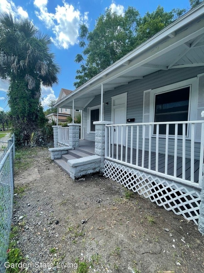 Building Photo - 3 br, 2 bath House - 507 E 2nd Street