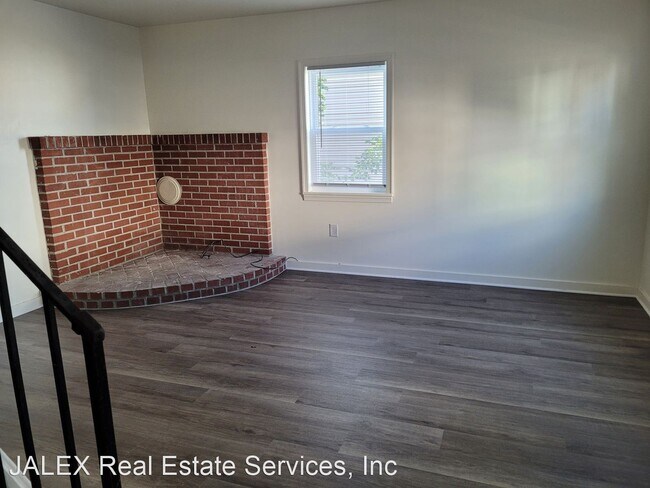 Building Photo - 3 br, 2 bath House - 230 High St