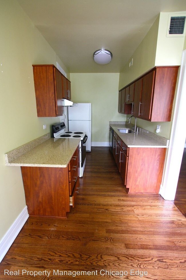 Building Photo - 6251 N Sheridan Rd