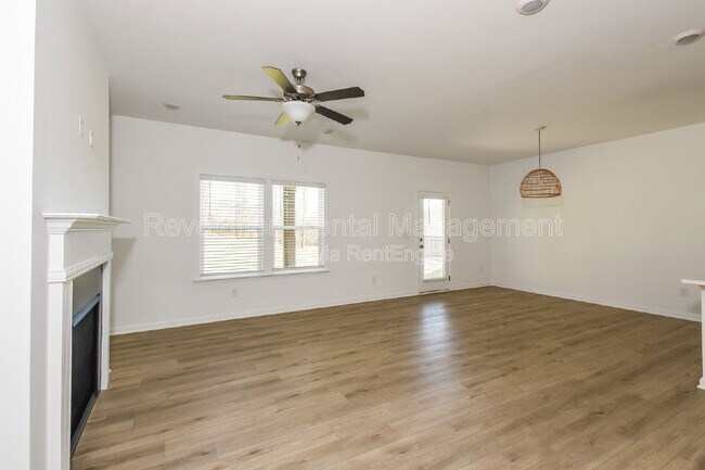 Foto del edificio - 319 Foxhill Dr