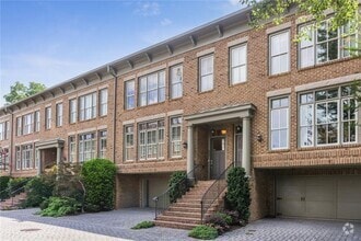 Building Photo - 805 Highland Green Way NE