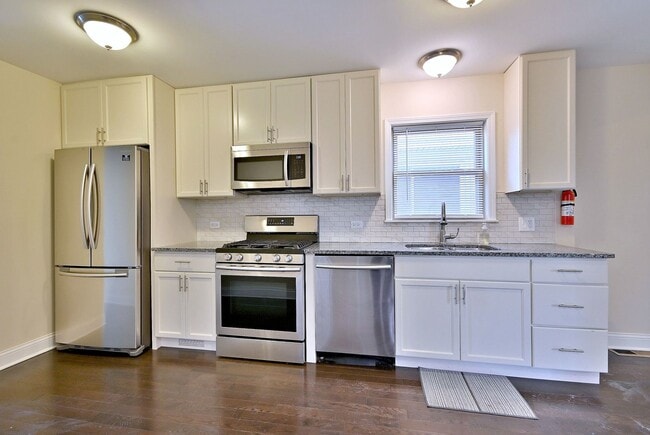 Building Photo - 7103 W Devon Ave