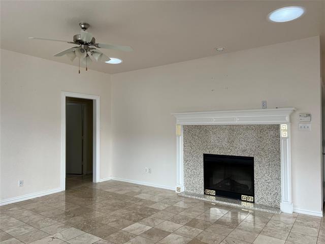 Building Photo - 14044 Esperanza Dr