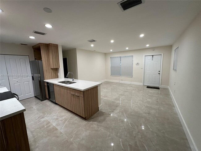 Foto del edificio - 611 N 69th Way