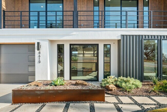 Foto del edificio - 8610 Grandview Dr