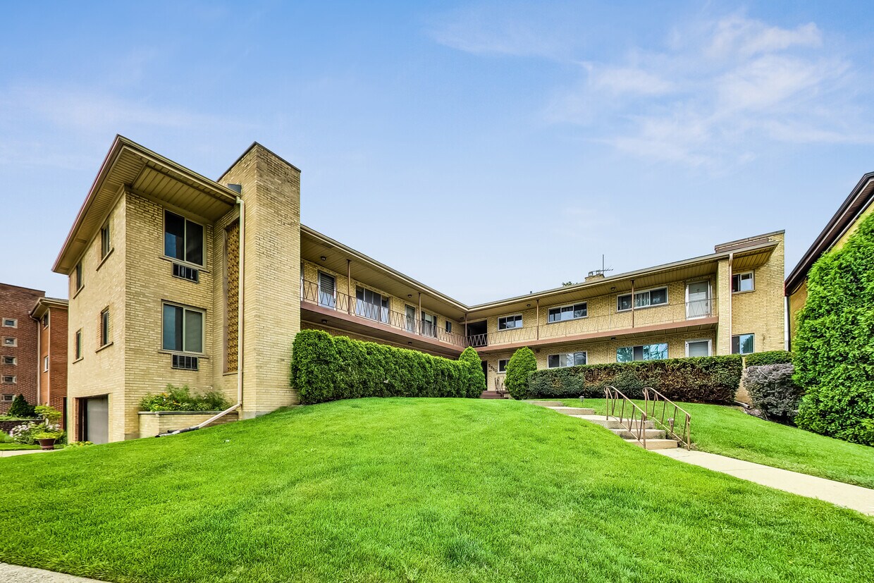 Primary Photo - 5950 N Odell Ave
