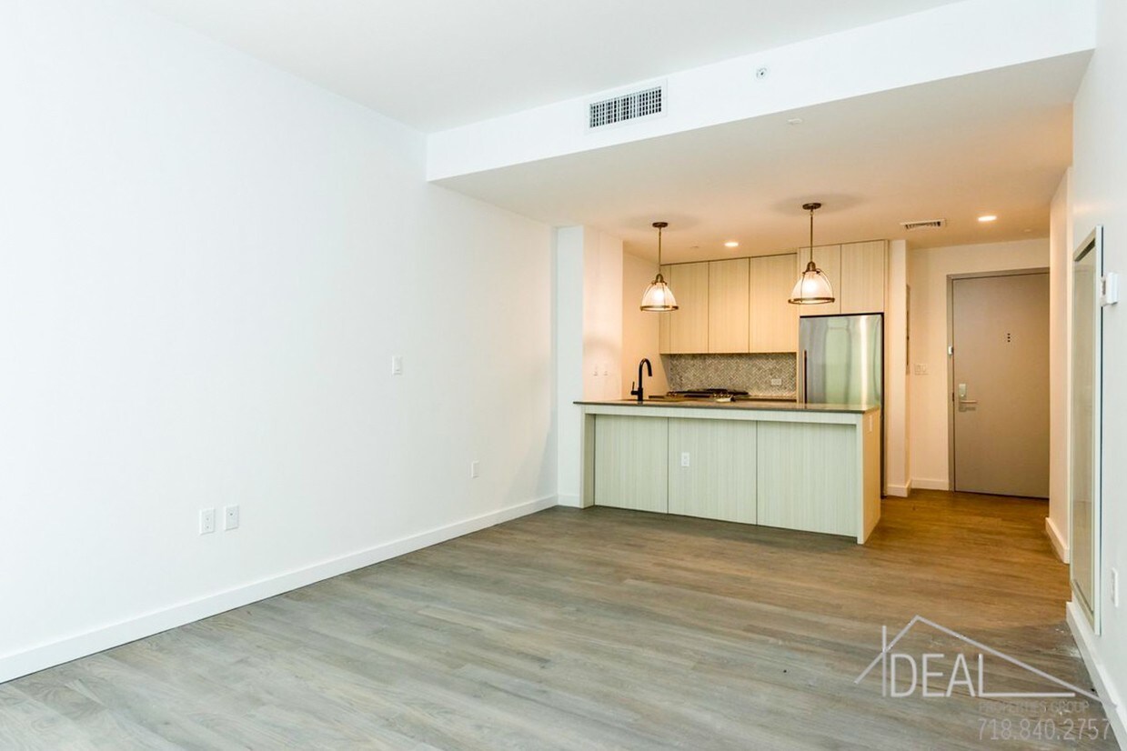 Foto principal - 125 Parkside Ave