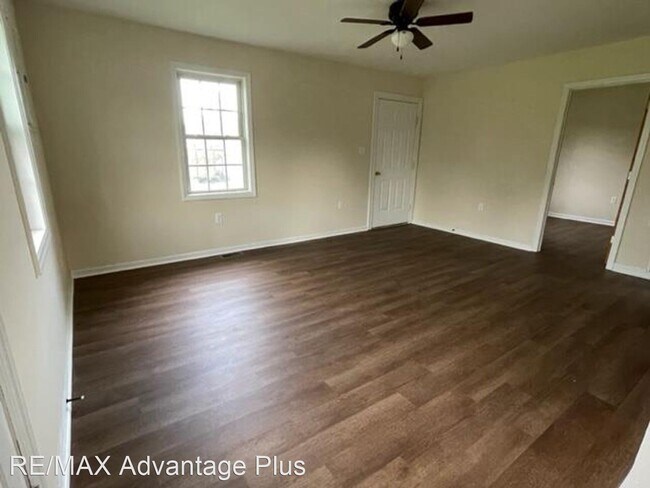 Building Photo - 2 br, 1 bath House - 208 Front St