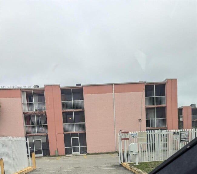 Building Photo - 19715 SW 114th Ave