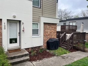 Building Photo - 940 Gale Ln