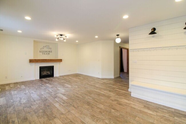 Building Photo - 3721 Van Ct