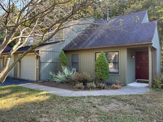 Building Photo - 250 Thimbleberry Rd