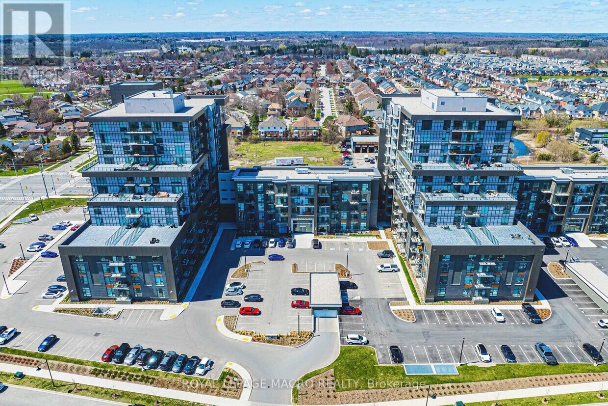 Primary Photo - 450-450 Dundas St E