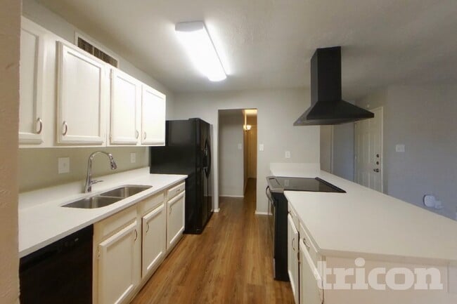 Foto del edificio - 10022 Deer Hollow Dr