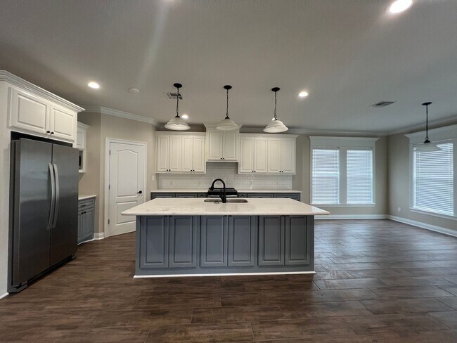 Foto del edificio - Waterfront Property! 3 Bed / 2 Bath Moss Bluff Home