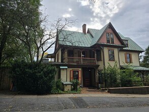 Building Photo - 901 Pike St