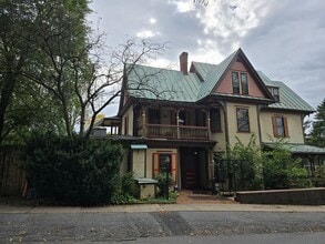 Building Photo - 901 Pike St