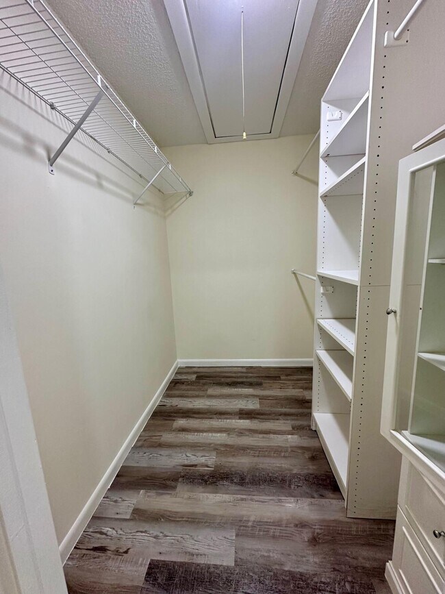 Foto del edificio - 8076 Ambach Way