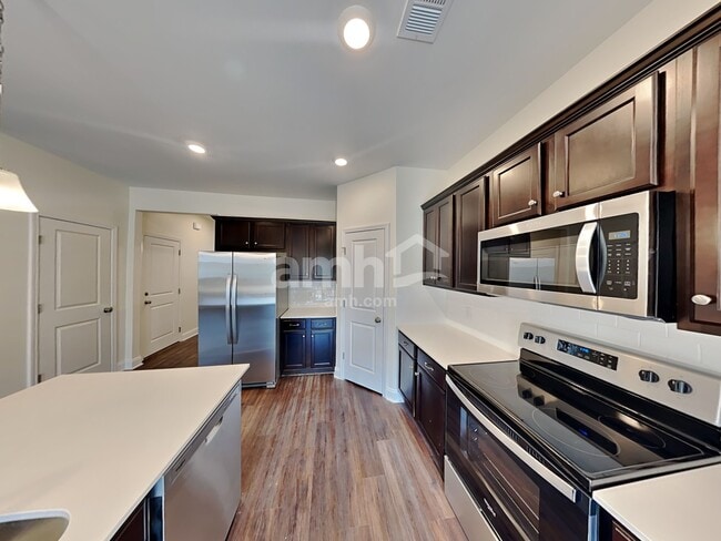 Building Photo - 2128 Williamshire Ln