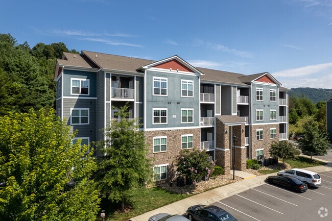 Building Photo - 10 Newbridge Apartments