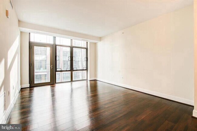 Building Photo - 7171 Woodmont Ave