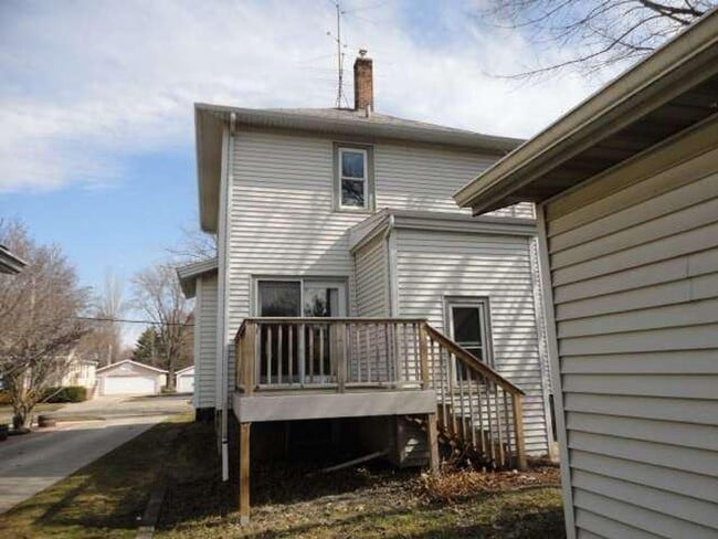 Building Photo - 336 Doty St