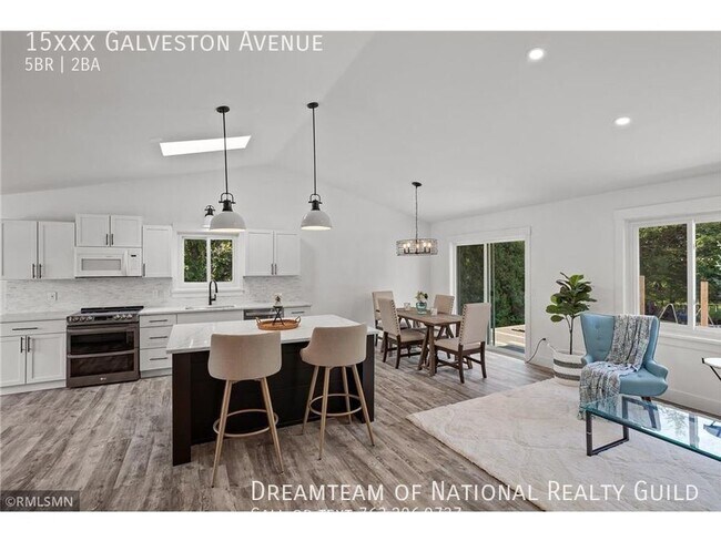 Building Photo - Pet Friendly, Gorgeous Modern Farmhouse st...