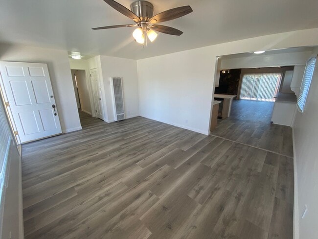Building Photo - 3-Bed, 1-Bath Home, + Bonus Room/Office .....