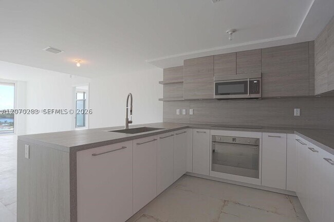 Building Photo - 400 Sunny Isles Blvd