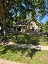 Building Photo - 2027 N Weller Ave