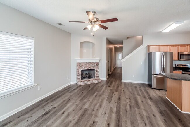 Building Photo - 10182 Sorrento Pl