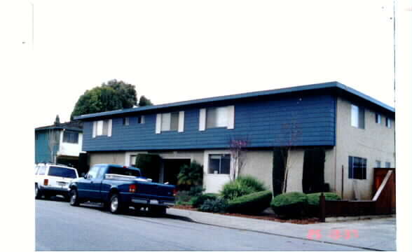Building Photo - Dry Creek Apartments