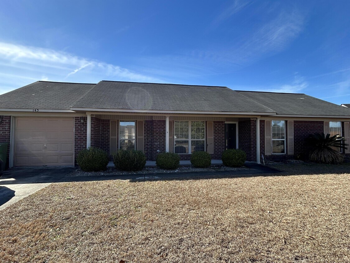 Primary Photo - 143 Wayfair Ln