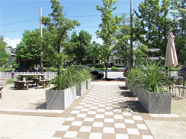 Foto del edificio - 10429 Clifton Blvd