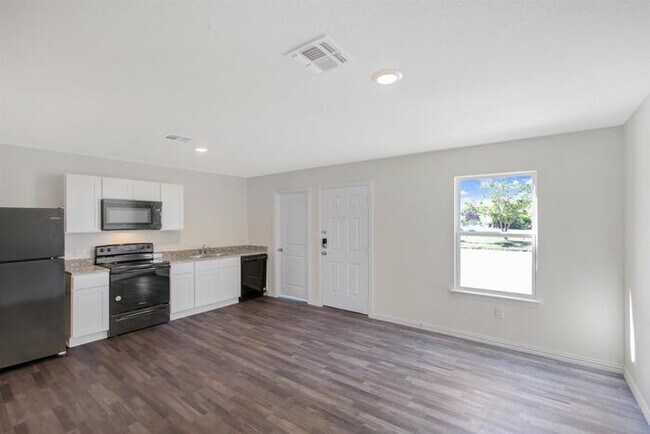 Building Photo - 207 W Avenue A