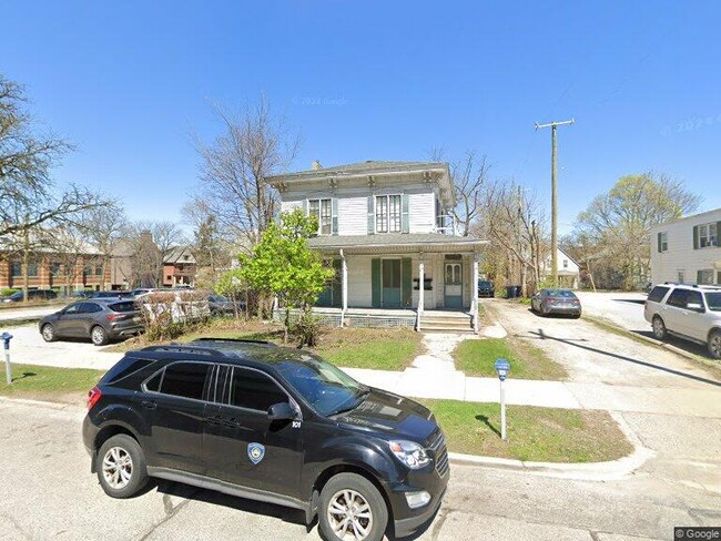 Building Photo - 311 E Ann St
