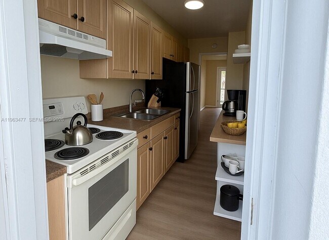 Foto del edificio - 1451 NE 170th St