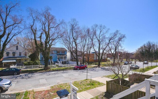 Foto del edificio - 3422 Roland Ave