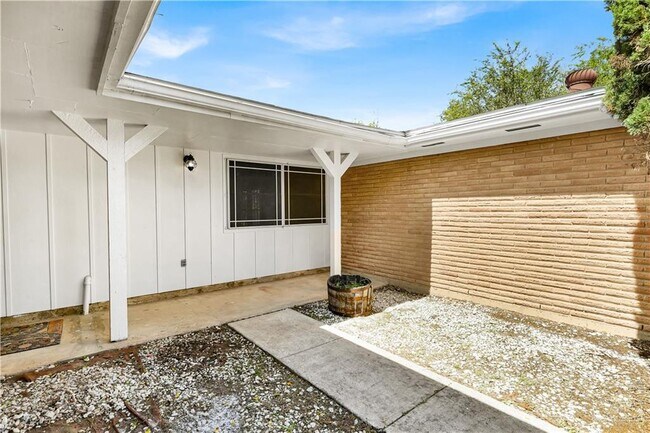 Building Photo - 1501 Cynthia Dr
