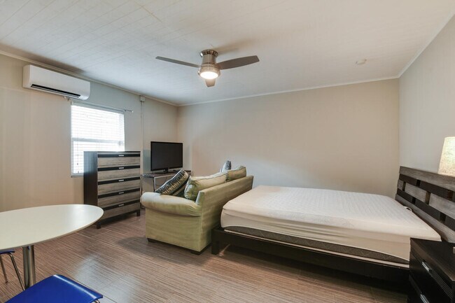 Building Photo - 3021 N Ocean Dr