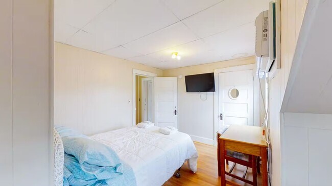 Photo - 40 E Grand Ave Apartment