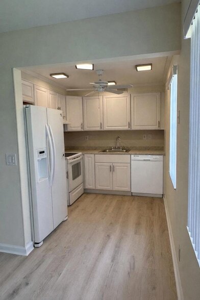 Building Photo - 548 Normandy Ln