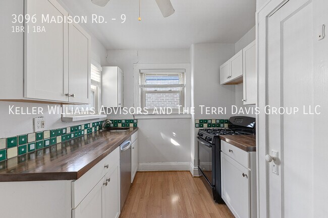 Foto del edificio - 3096 Madison Rd