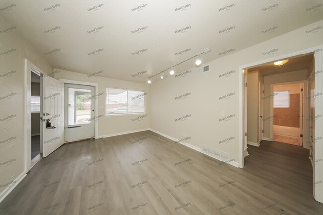 Building Photo - 6217 Drexel Ave