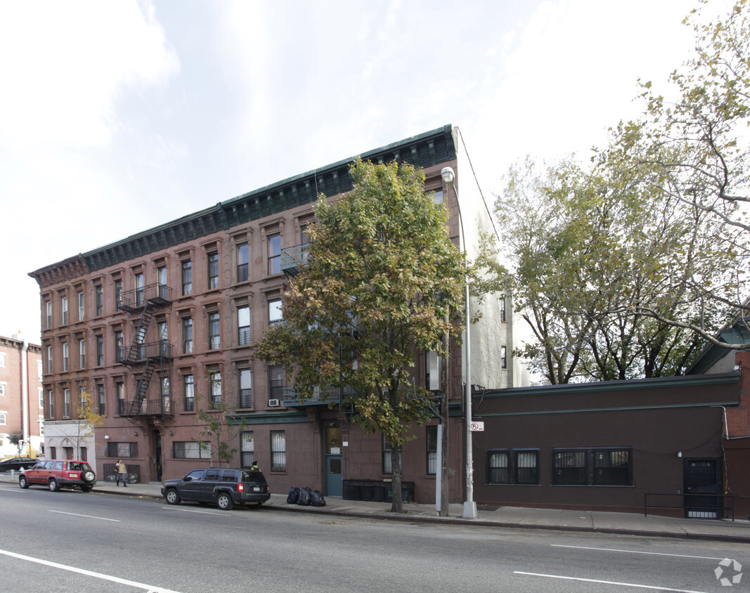 Primary Photo - 1077 Bedford Ave